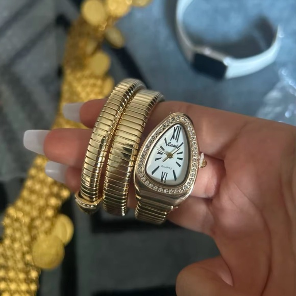 Serpenti Luxury Gold Wrap Watch with Crystal-Embellished Teardrop Dial - Picture 5 of 17